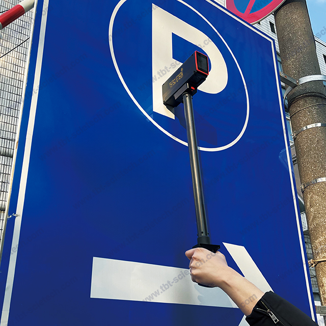 Rétroreflectomètre à angle unique pour les panneaux de circulation 